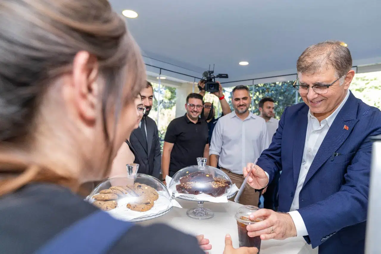 Cemil Tugay’dan Gençlere Sürpriz: Şato’da Kütüphane ve Kafe Açıldı