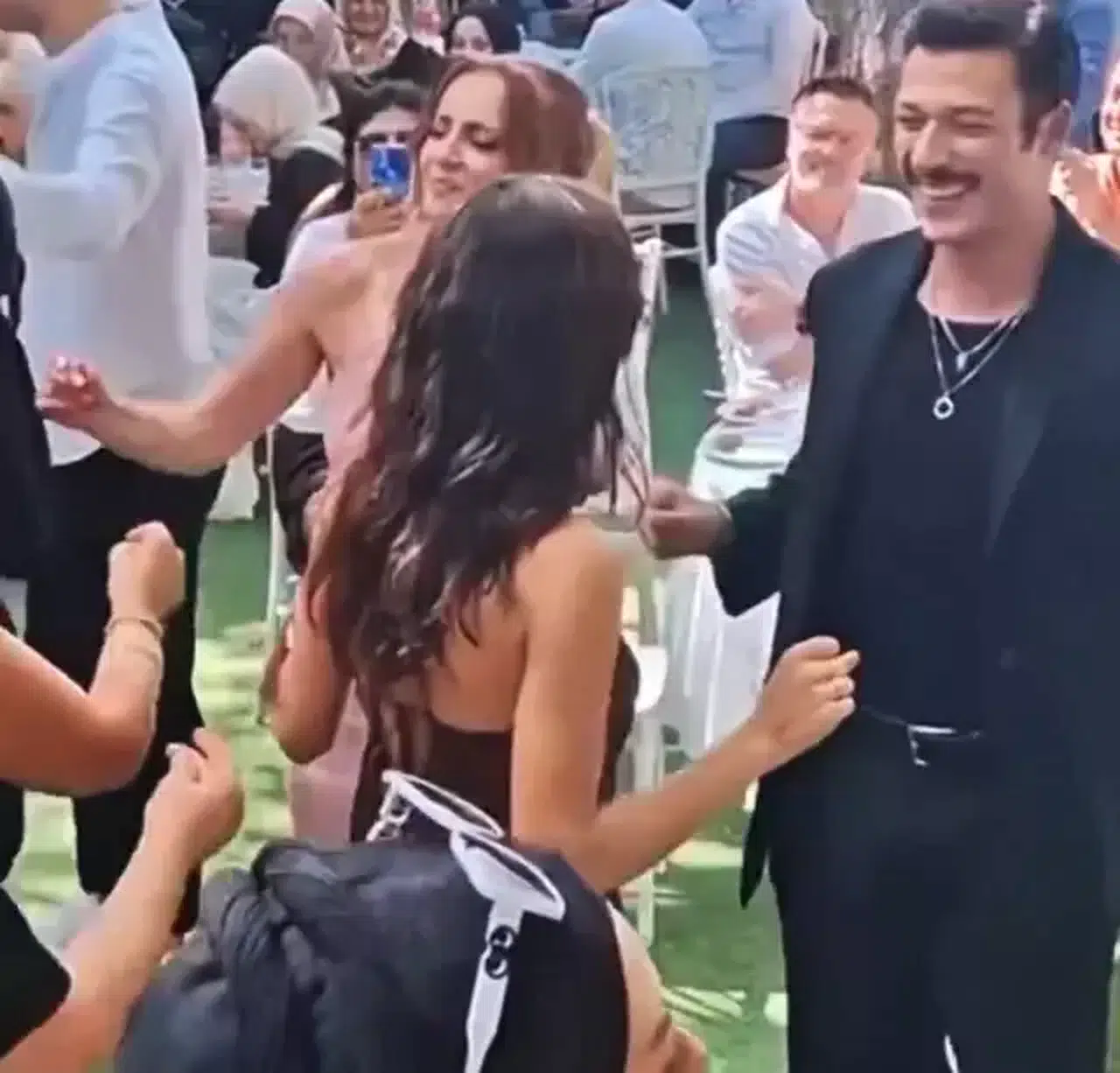 Hafsanur Sancaktutan ve Kubilay Aka’dan Sosyal Medyayı Sallayan Horon Anları