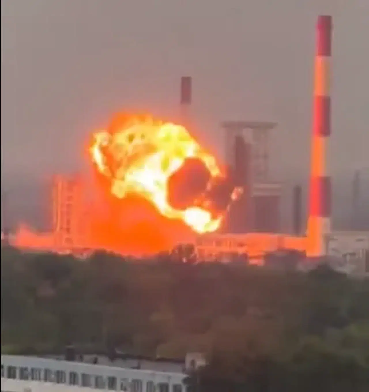 Ukrayna'nın drone saldırısı, Soçi'de petrol deposunda yangın çıkardı