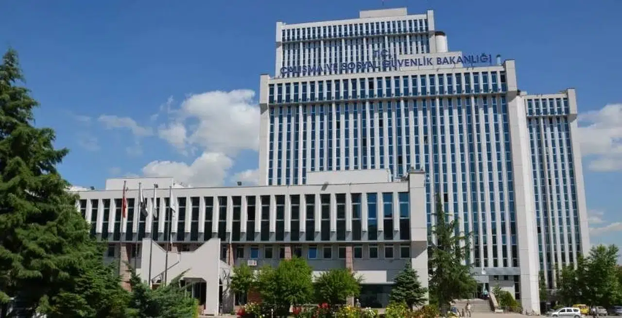 TÜRK-İŞ ve HAK-İŞ Masada: Kamuda Ücret Artışı ve Prim Detayları Netleşti