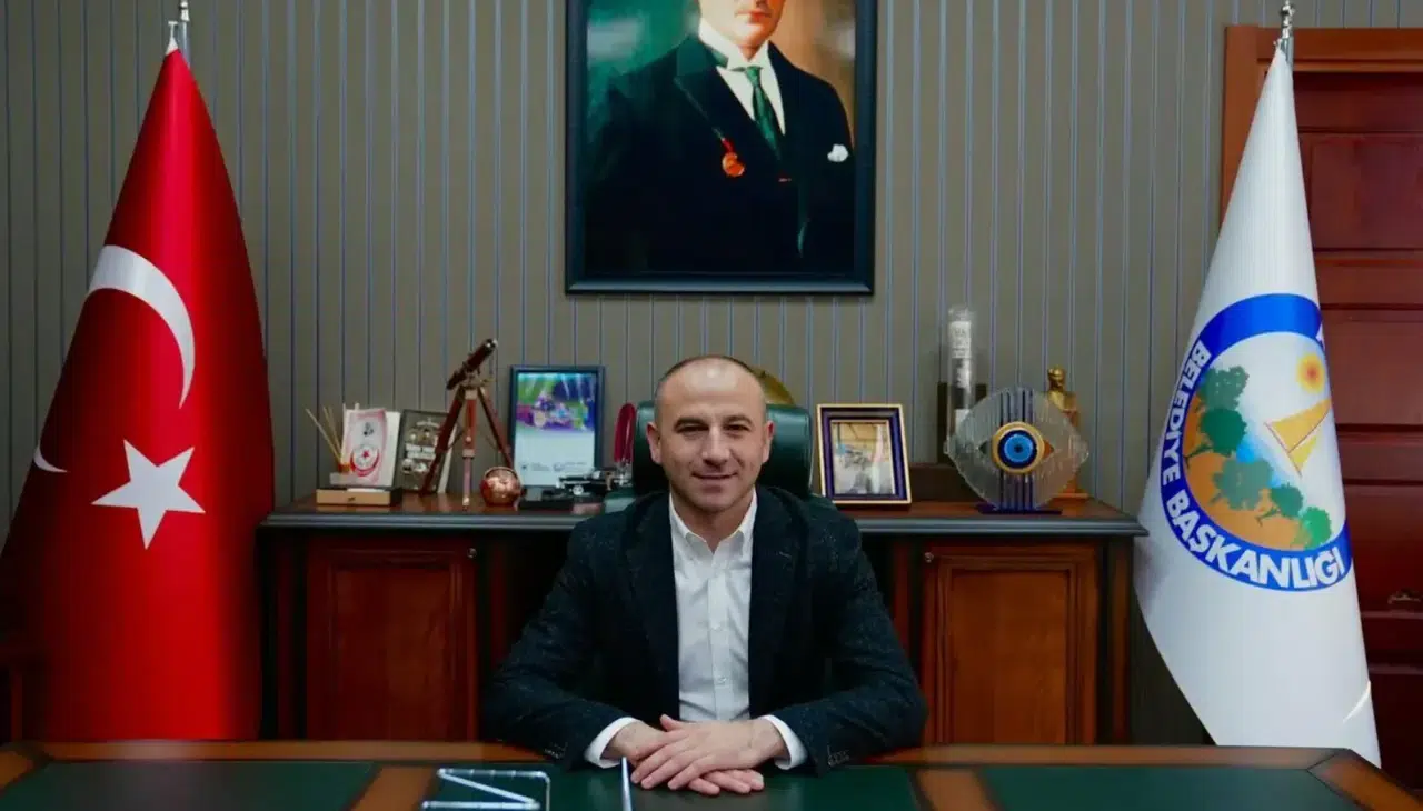 Tutuklu Başkan Yardımcısı Daka, babasının cenazesinde jandarma eşliğinde yer aldı