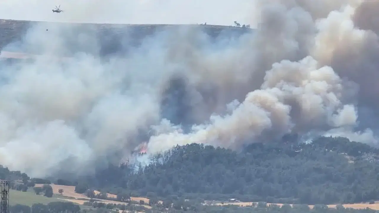 Çanakkale'de Korkutan Yangın: Boğaz Çift Yönlü Trafiğe Kapatıldı