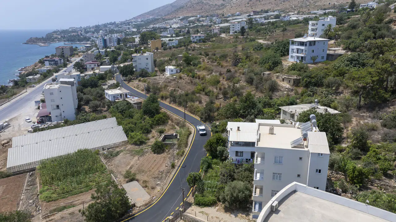 Mersin'de 1,4 km'lik yol yenileme çalışmalarıyla Aydıncık caddesi güzelleştirildi!