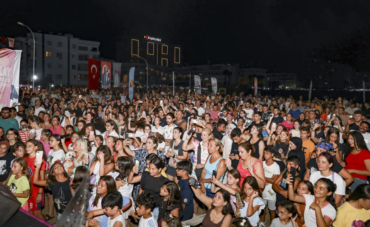 Mersin Büyükşehir Yaz Konserleriyle Vatandaşa Moral Veriyor
