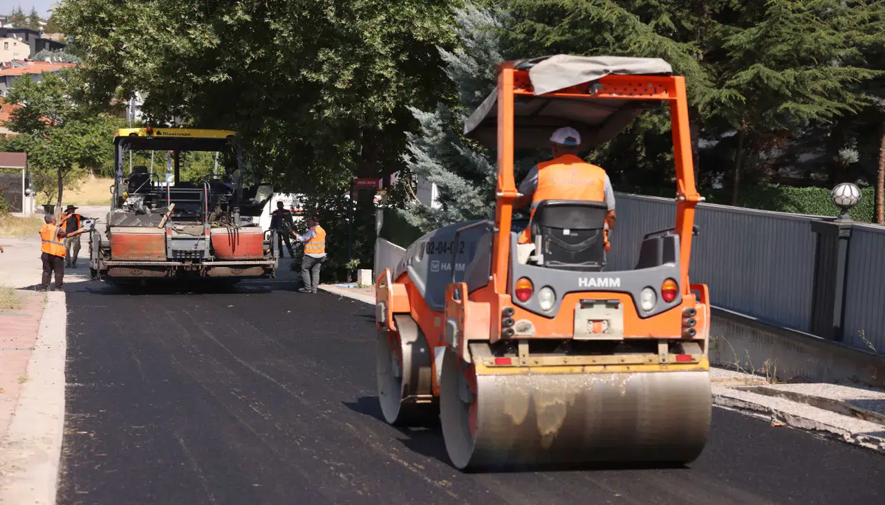 Çankaya'da Asfalt Yenileme Çalışmaları Aralıksız Sürüyor!