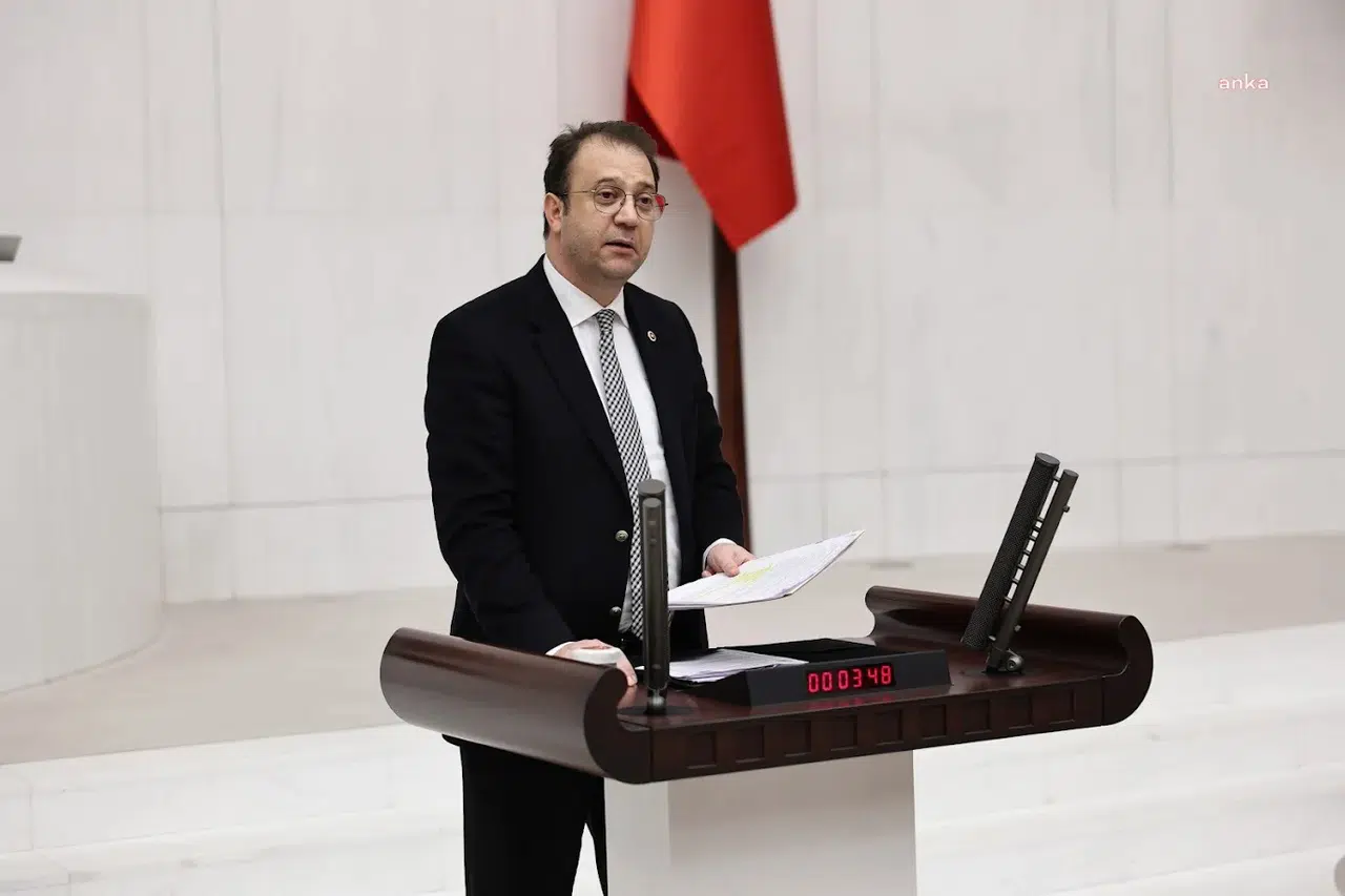 CHP Kars Milletvekili İnan Akgün Alp: "Kars-Erzurum karayolunda bu sabah meydana gelen kazanın sorumlusu Ulaştırma Bakanlığı’dır"