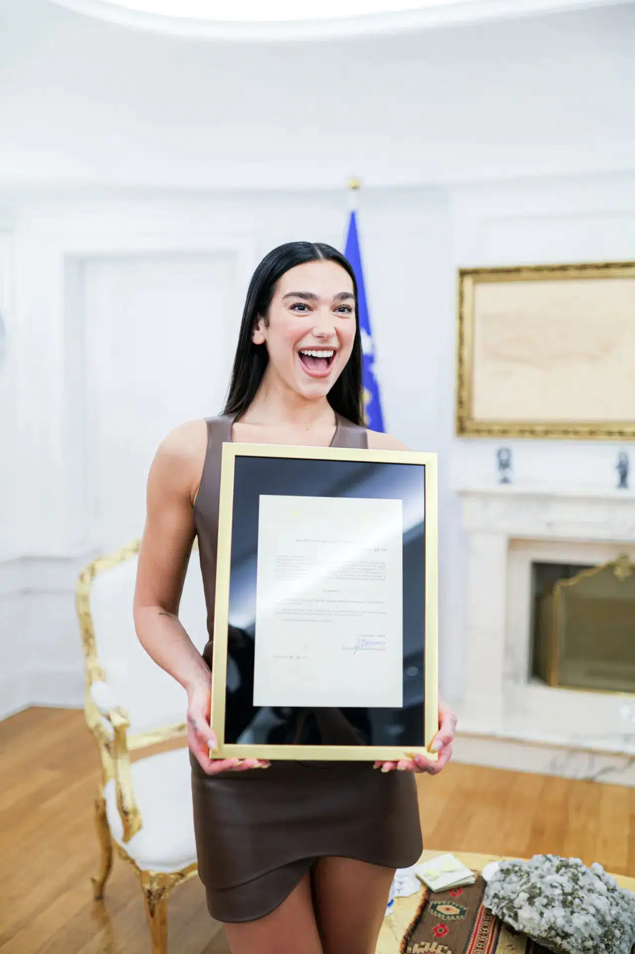Dünyaca Ünlü Pop Yıldızı Dua Lipa, Resmen Kosova Vatandaşı Oldu!