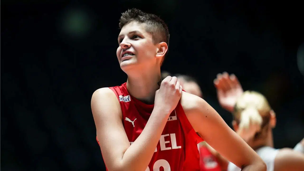 Milli Voleybolcu Ebrar Karakurt, Cesur Stiliyle Gündemde