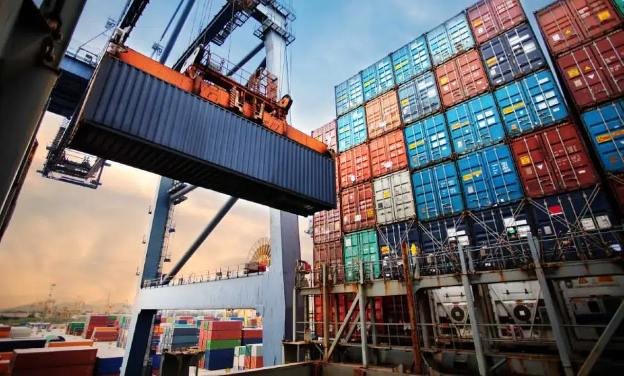 Ticaret Bakanlığı'ndan dev uyuşturucu operasyonu: 1.375 ton madde ele geçirildi!