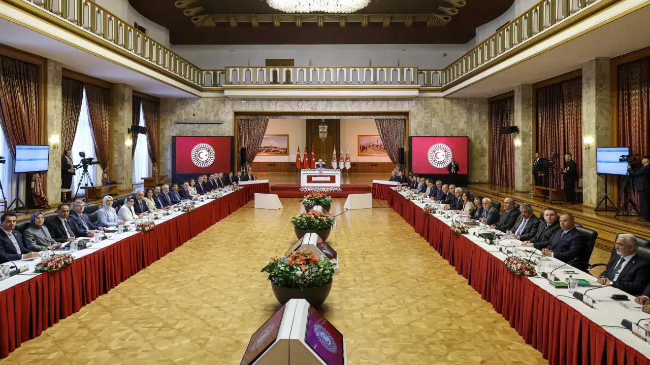 TBMM'de Barış ve Demokrasi Komisyonu: Kürt Sorununa Demokratik Çözümler Aranıyor