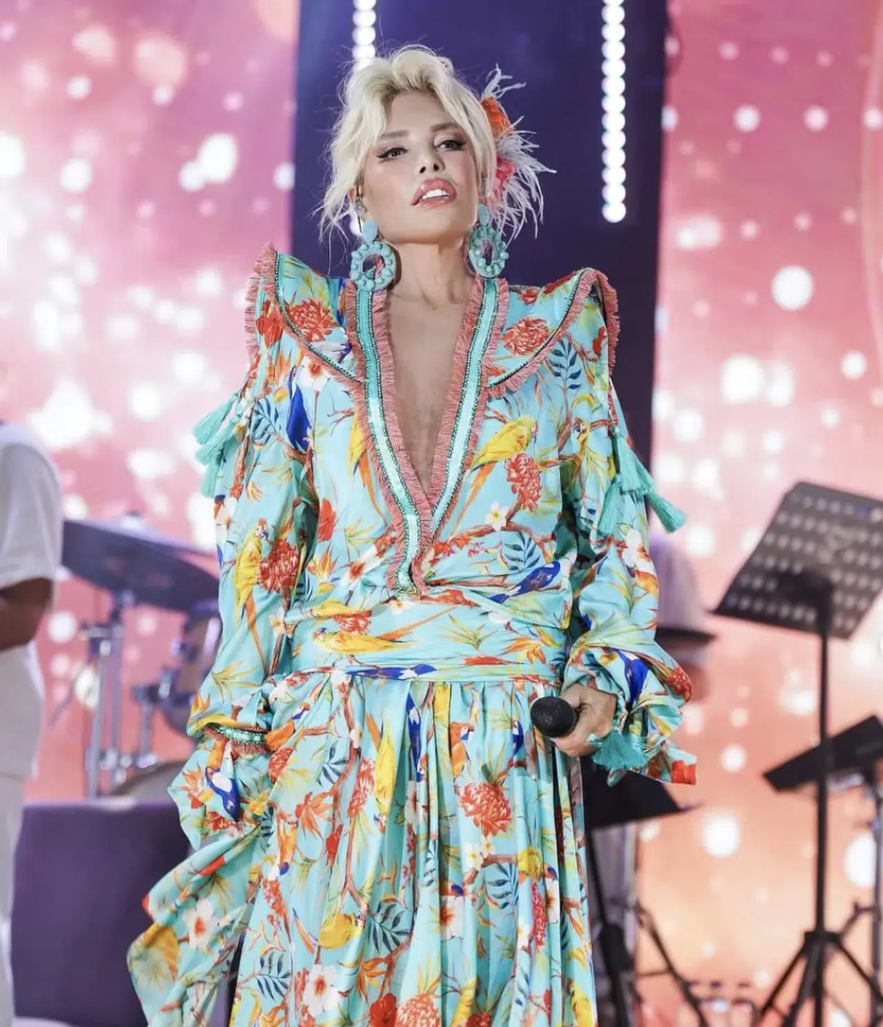 Ajda Pekkan’ın Harbiye Konserinde Ekip Azarlaması Sosyal Medyada Tepki Çekti