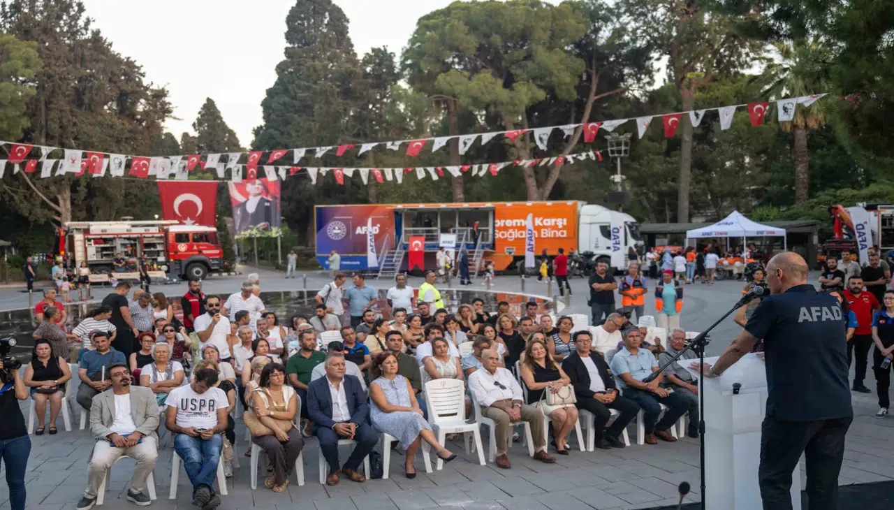 Bornova’da Afet Bilincine Dikkat Çeken Buluşma: "Unutmayalım, Hazırlıklı Olalım