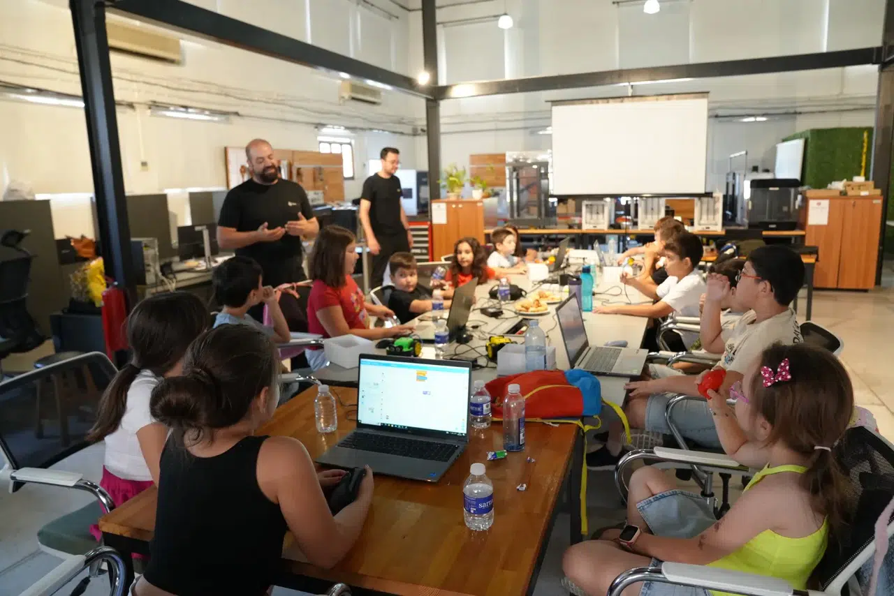 İzmirli Çocuklar RoboCup ile Geleceği Kodladı!