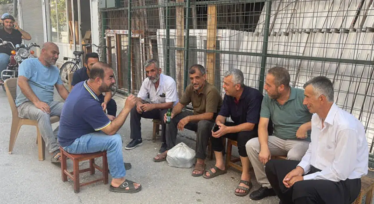 CHP Osmaniye'de Sahada: "Bu yaşımda üç iş yapıyorum ama geçinemiyorum"