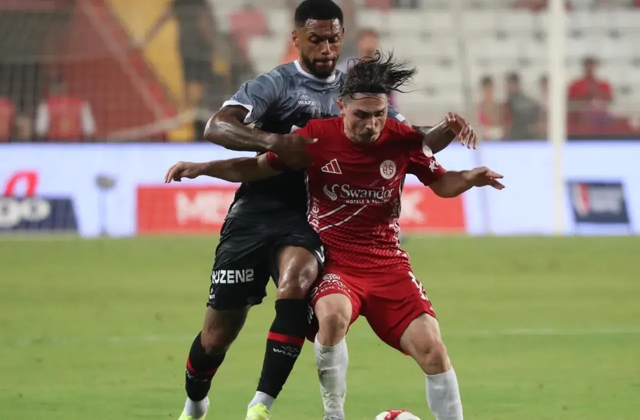 Fatih Karagümrük, Antalyaspor'u 2-1 yenerek Süper Lig'deki ilk galibiyetini aldı