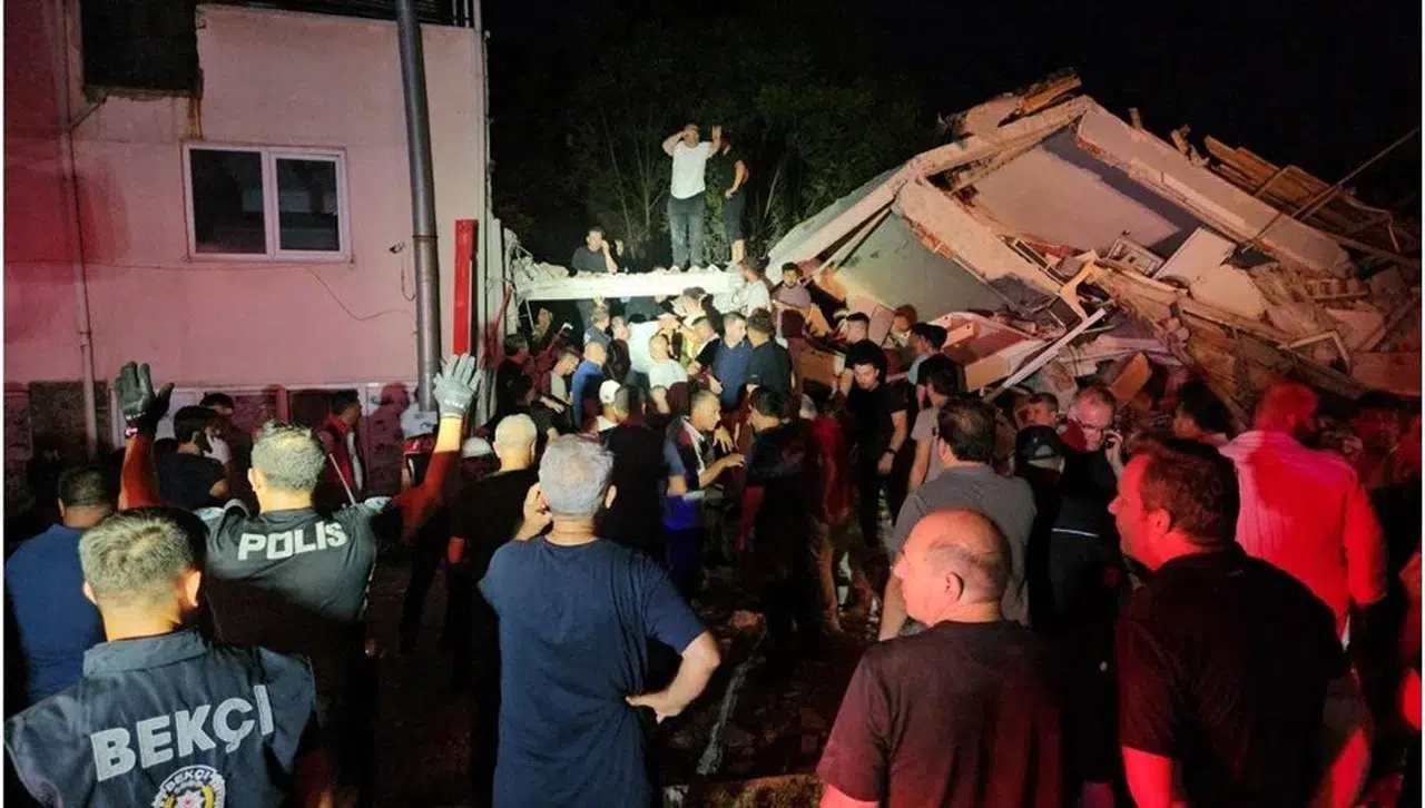 Balıkesir Sındırgı'da Deprem Sonrası Halk Tepkili: "Yardım Yok, Kalıcı Çözüm Bekliyoruz"