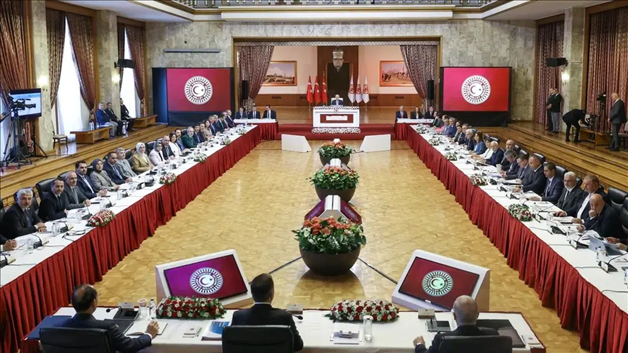 CHP Genel Başkanı Özgür Özel’den Milli Dayanışma Komisyonu Mesajı: “Milletten Gizli Pazarlık Olmaz”