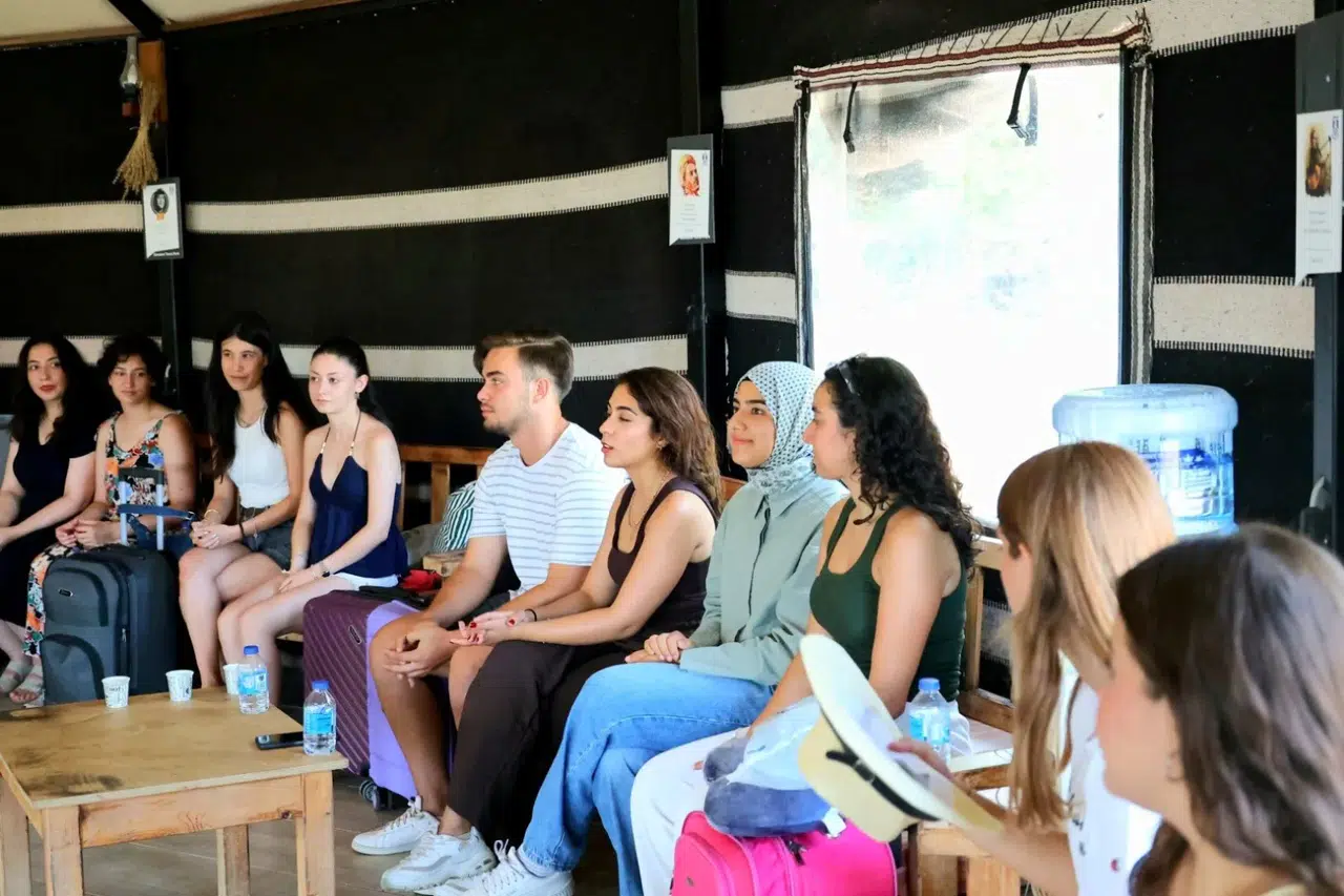 Bodrum’da Gençlik ve Tarım Kampı: Lavanta Hasadı, Yerel Lezzetler ve Tiyatro Keyfi