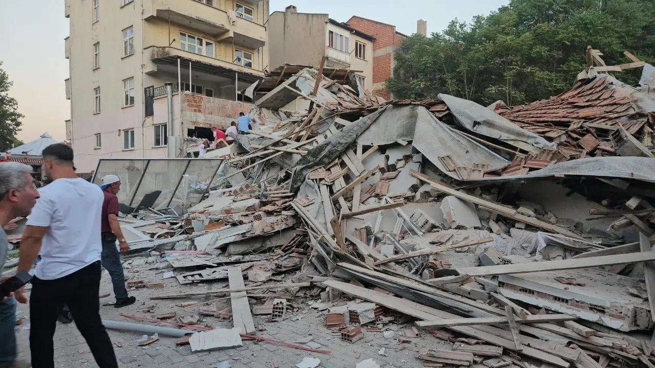 Sındırgı Belediye Başkanı Serkan Sak: “Bu Afeti Hep Birlikte Aşacağız”