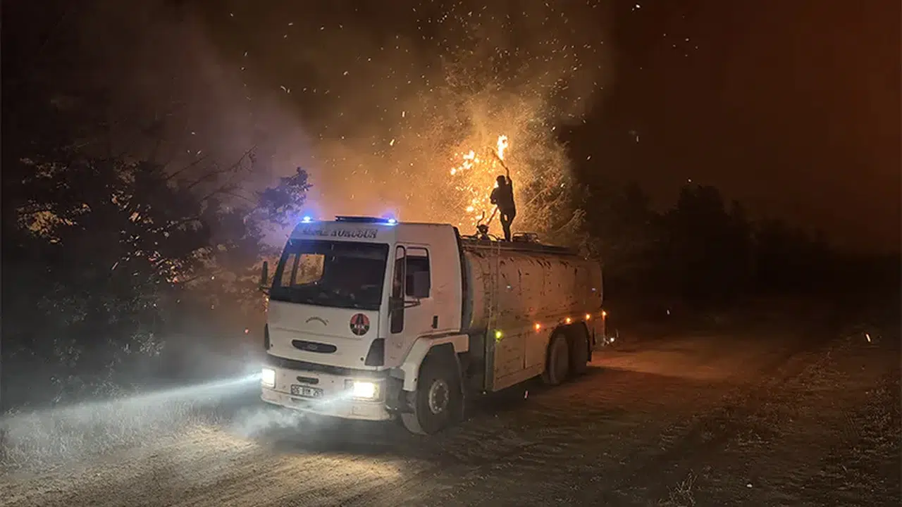 Çanakkale Orman Yangınına Giden İBB Ekipleri, Enez Yangınına Müdahale İçin Yönlendirildi