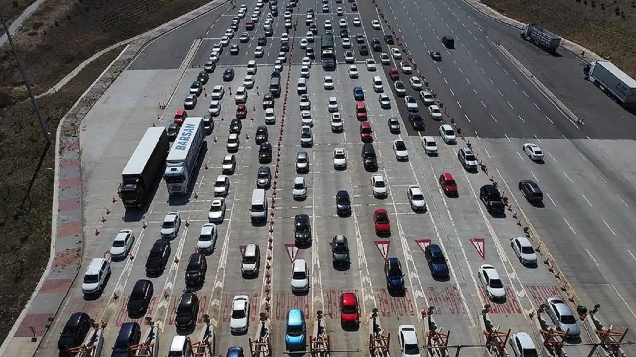 Ağustos ayında trafiğe kaydedilen taşıt sayısı 215 bini geçerken toplam araç sayısı 32.8 milyona ulaştı