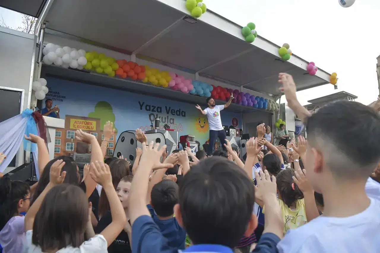 Ankara Büyükşehir "Yaza Veda, Okula Merhaba" Şenliği ile eğitim yılına coşkulu bir başlangıç yaptı