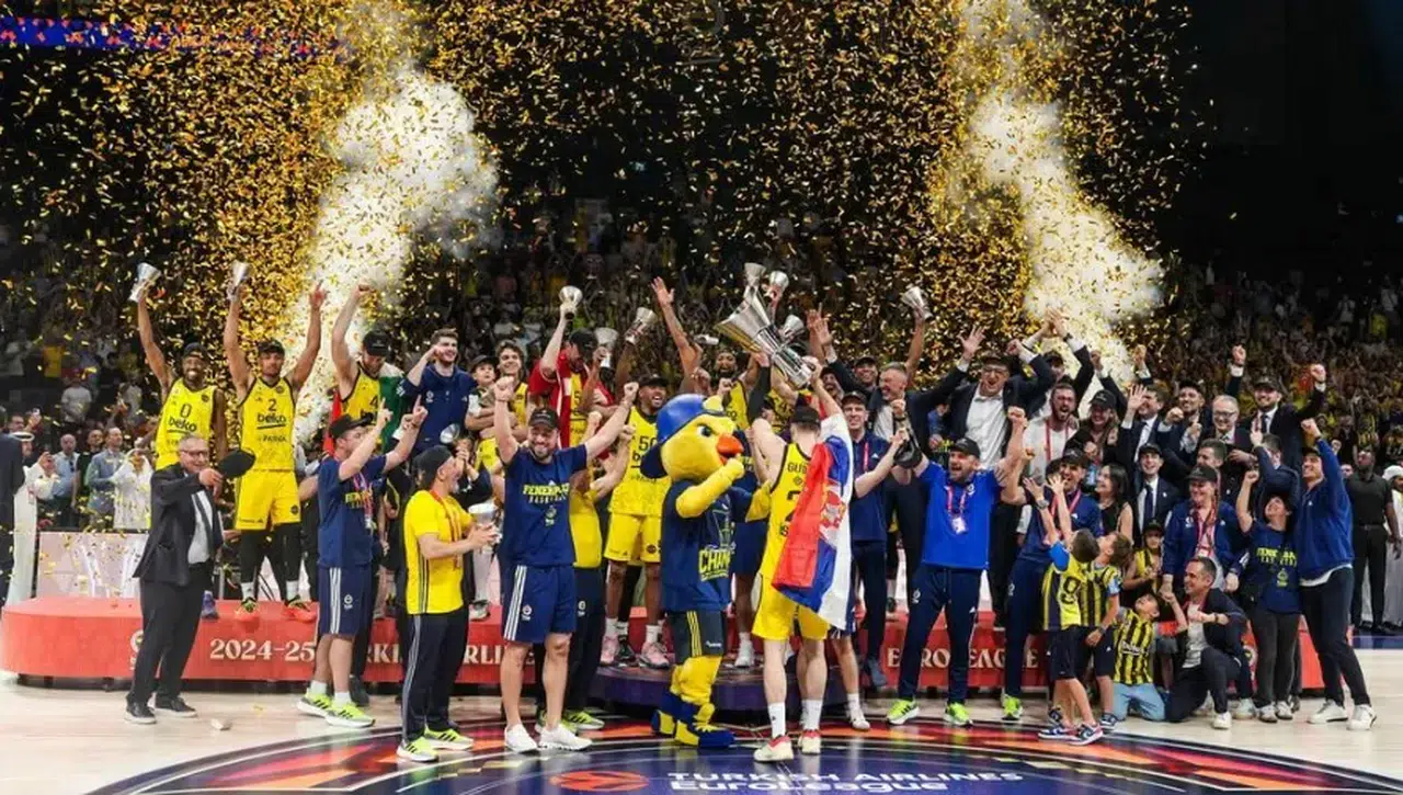 Fenerbahçe Beko, Beşiktaş'ı 85-83 yenerek 38. Cumhurbaşkanlığı Kupası'nı kazandı