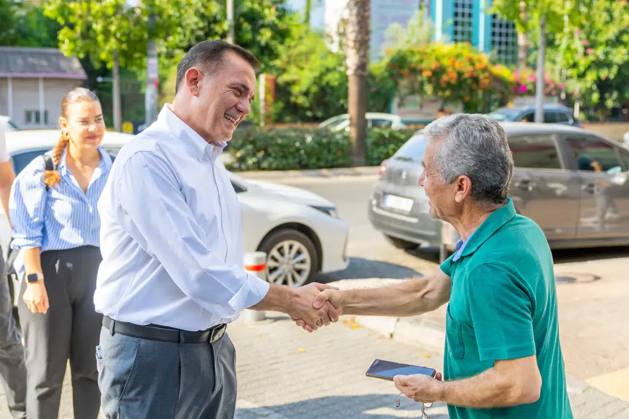 Mersin Yenişehir Belediye Başkanı Abdullah Özyiğit, Güvenevler'de Mahalle Sakinlerini Dinledi