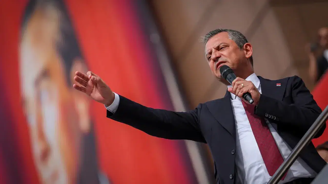 CHP lideri Özgür Özel'den çağrı: CHP İstanbul İl Başkanlığı'na sahip çıkmaya davet ediyorum