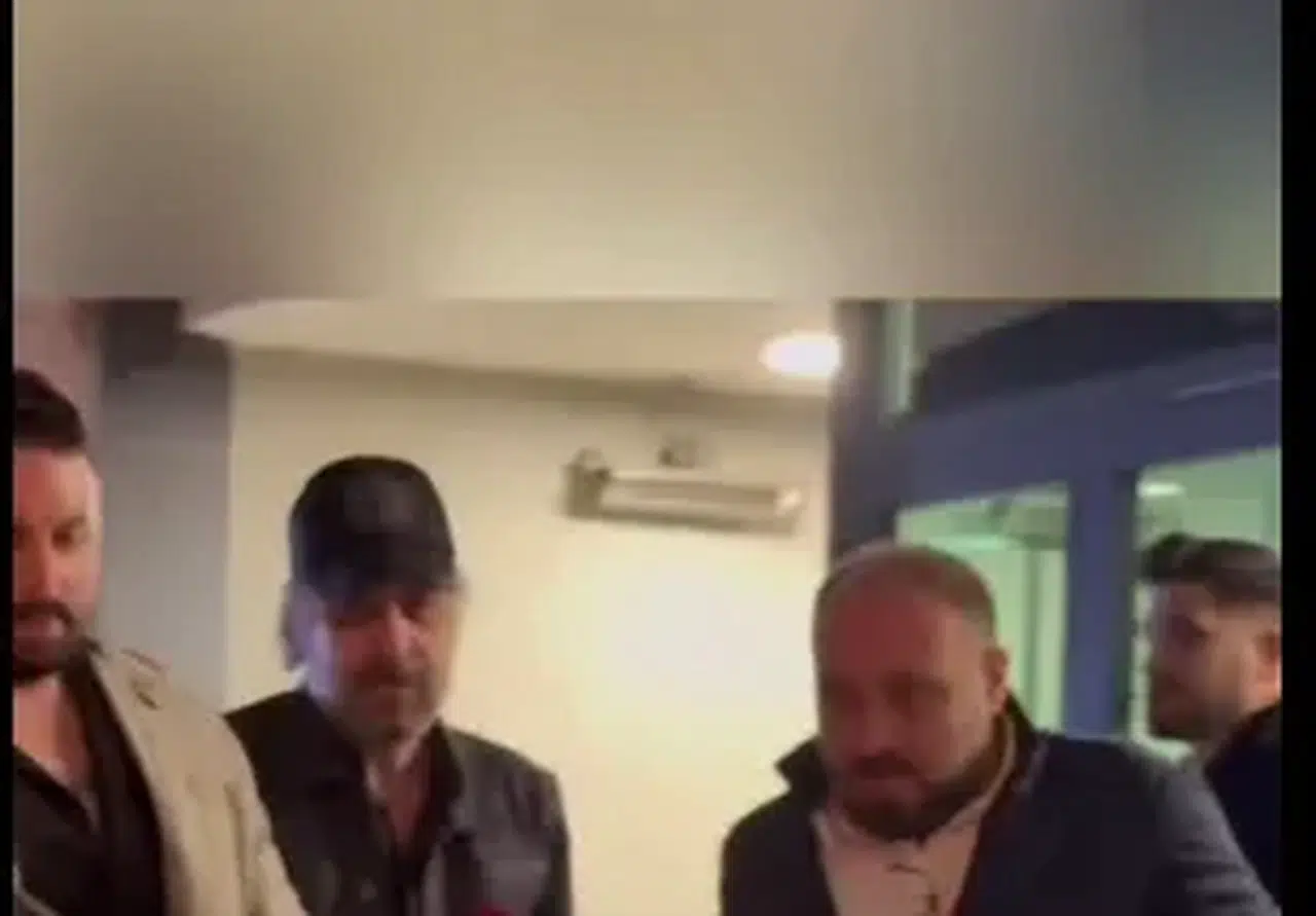 Sözde muhabir Nejat İşler'e kafa attı