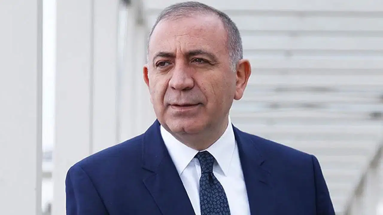 Gürsel Tekin, CHP İstanbul İl Başkanlığı'na gitme kararını erteledi