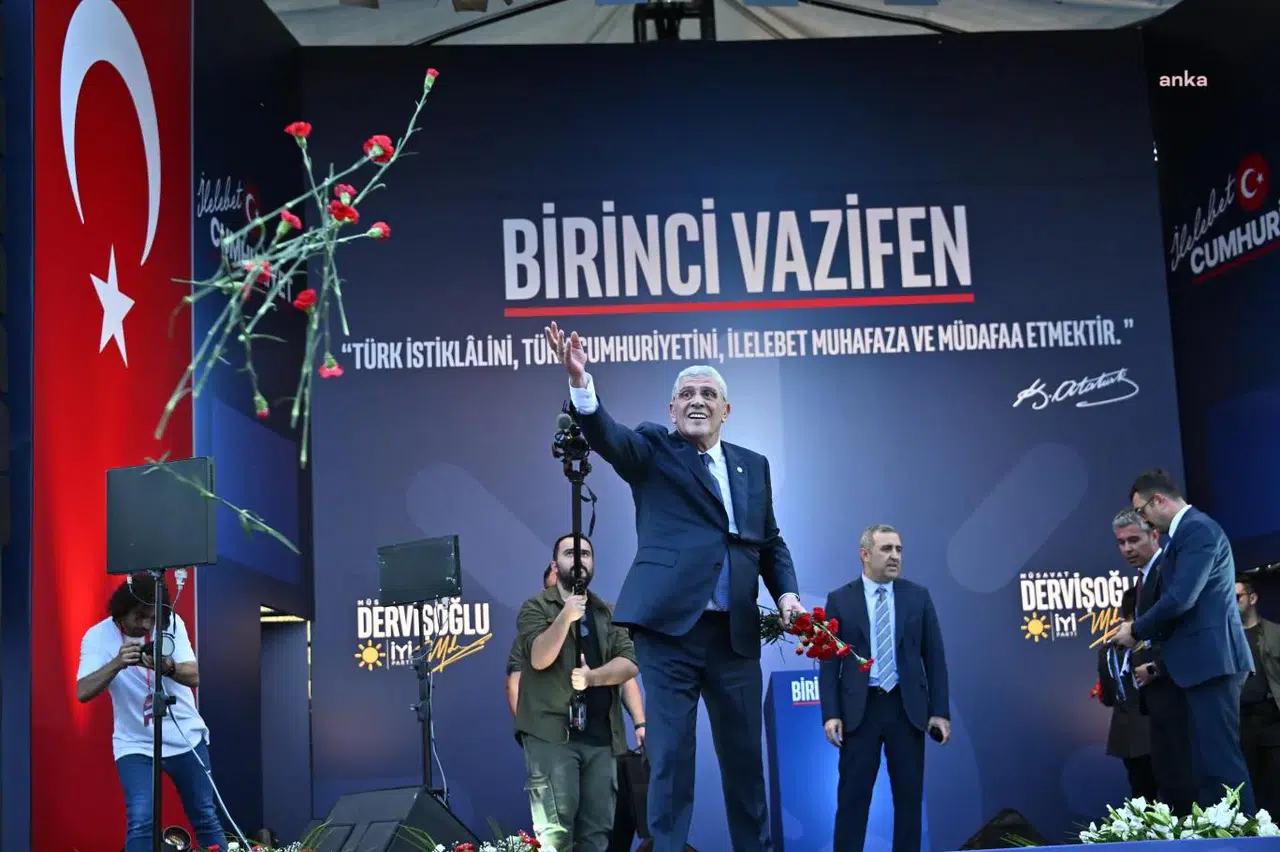 Mersin'de İYİ Parti'nin Cumhuriyet yürüyüşüne davet: "Bu kara düzen değişecek!"