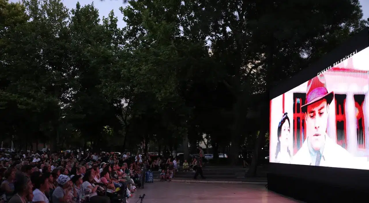Çankaya Açık Hava Sinema Günleri 30 bin izleyiciyle nostaljik bir final yaptı