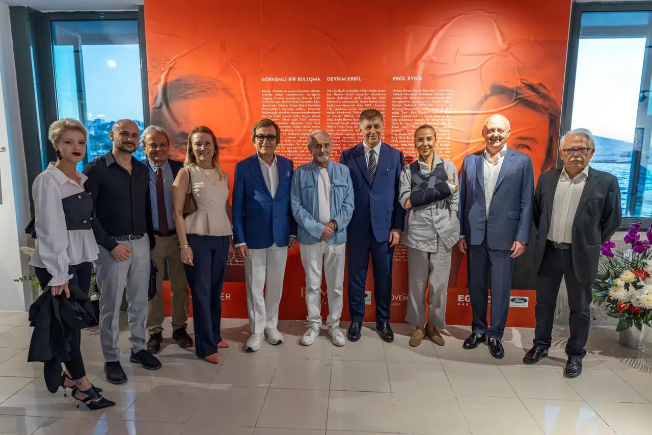 İzmir'de Devrim Erbil ve Erol Evgin'in "Yan Yana" sergisi sanatseverlerle buluştu