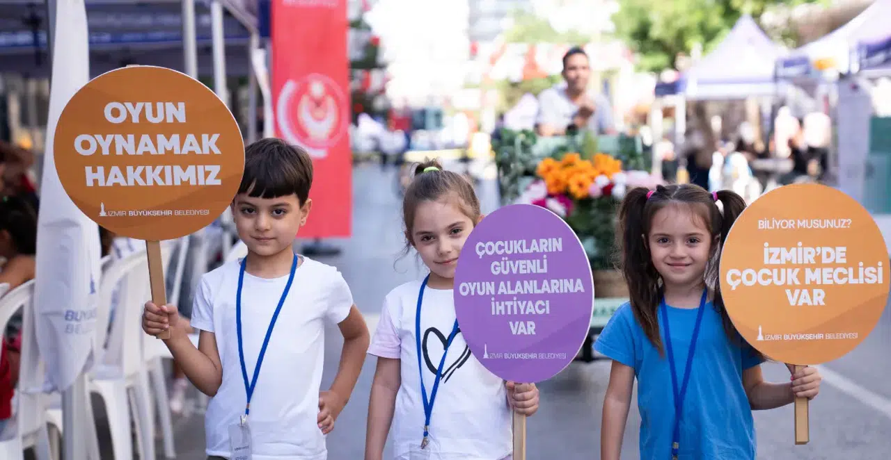 İzmir'de Otomobilsiz Kent Günü'nde sağlıklı yaşam etkinlikleri coşkulu geçti