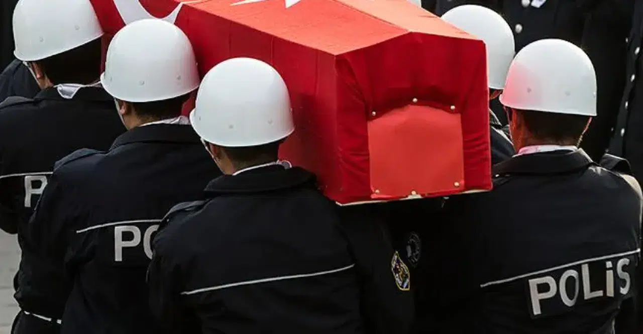 İzmir'de polis merkezine saldırı: 2 polis şehit oldu