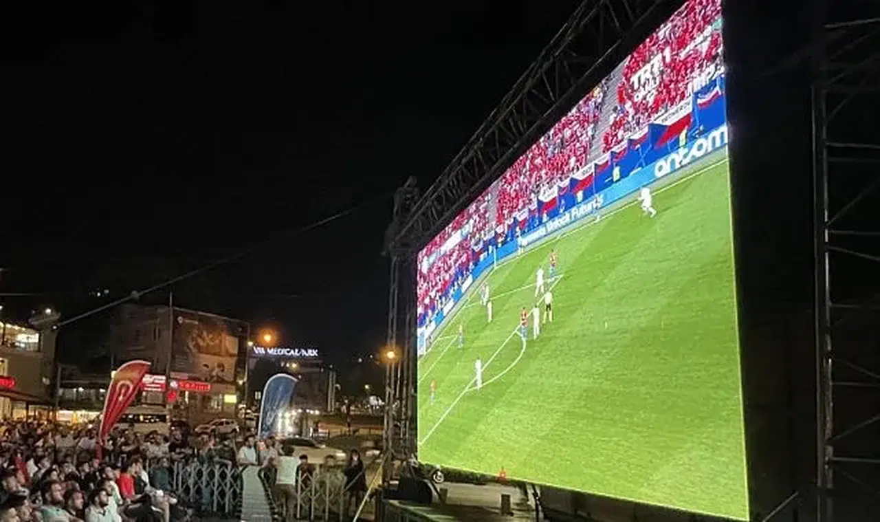 A Milli Takımın İspanya ile Oynayacağı Maç İçin Ankara Büyükşehir Dev Ekran Kuruyor