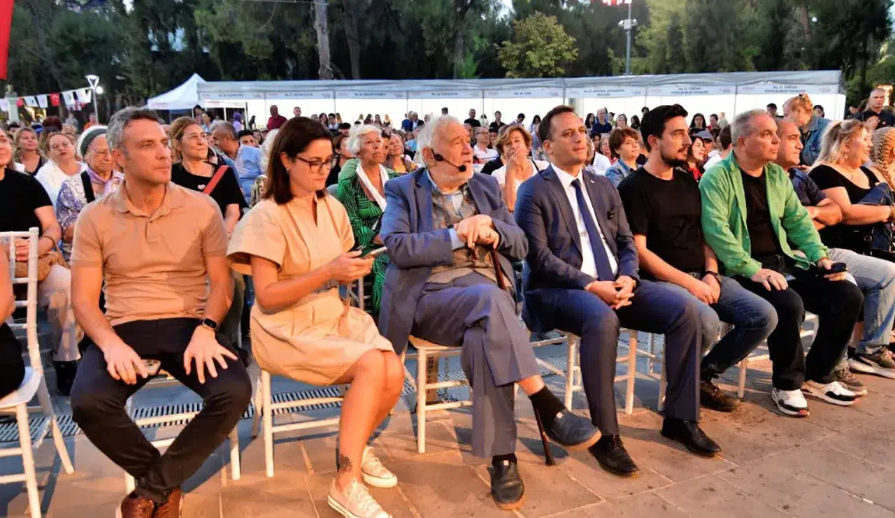 Bornova Kitap Günleri'nde Prof. Ortaylı ve Buket Uzuner ilham verici söyleşilerle okurlarla buluştu
