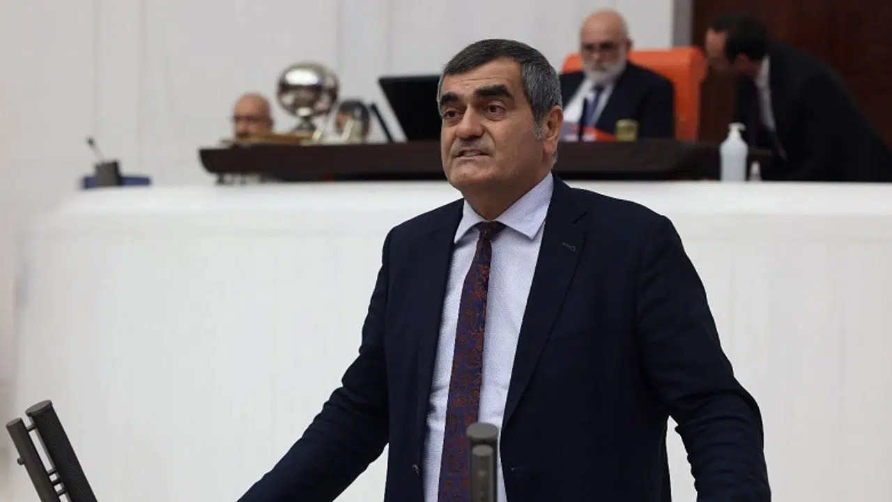 CHP'li Dr. Ali Şeker KHK Mağdurlarını Başbakana Sordu' Nuriye ve Semih'i neden duymuyorsunuz?