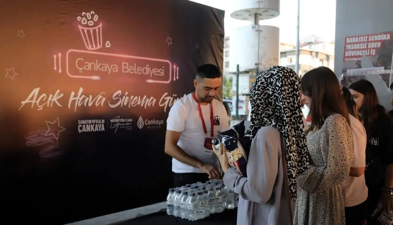 Çankaya Açık Hava Sinema Günleri Eylül'de de sürüyor! Nostaljik filmlerle dolu akşamlar devam edecek