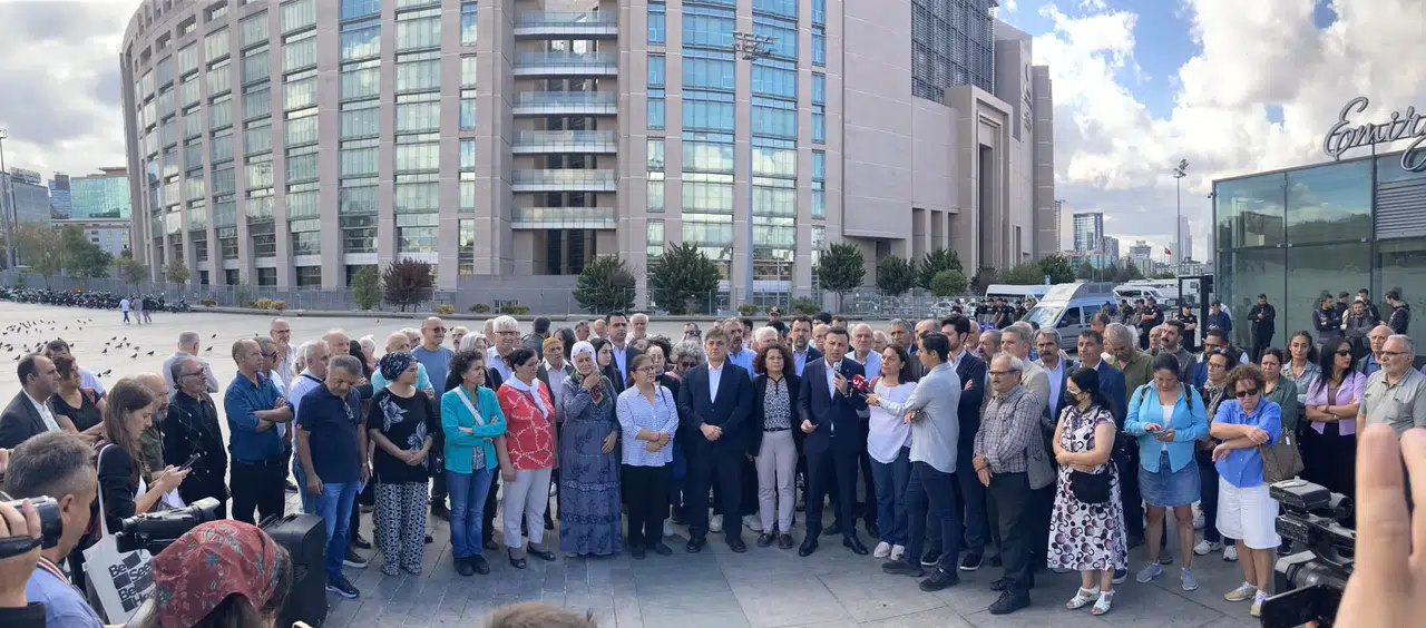 Kent Uzlaşısı davası öncesi Çağlayan'da CHP ve DEM Parti'den Açıklama