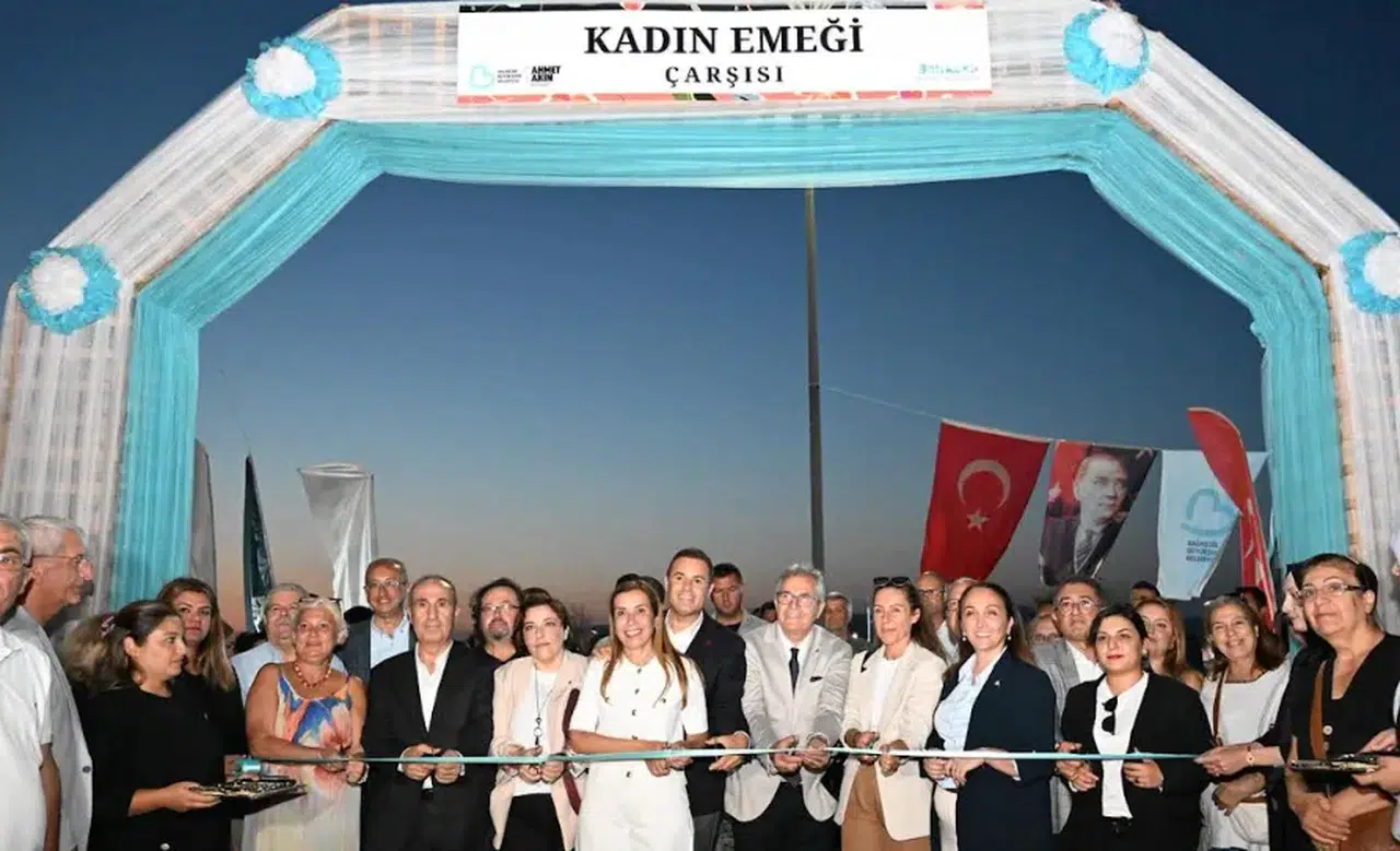 Balıkesir'de Kadın Emeği Çarşıları ile kadın girişimcilere ekonomik destek sağlayacaklarını söyleyen Ahmet Akın: Sofraların bereketini artırmak istiyoruz