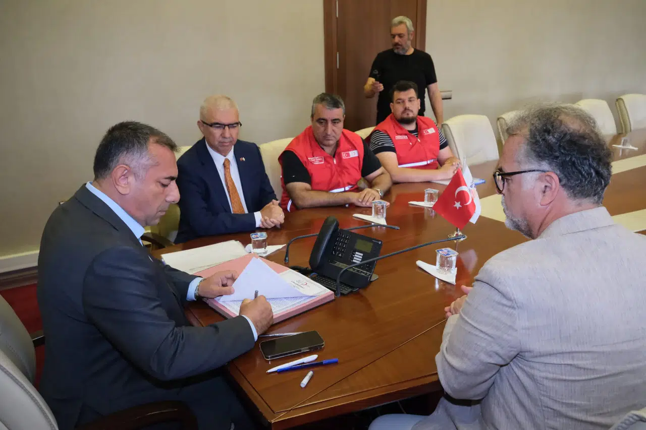 Adana Büyükşehir'den Gazze’ye 10 milyon liralık yardım için Türk Kızılay ile iş birliği protokolü