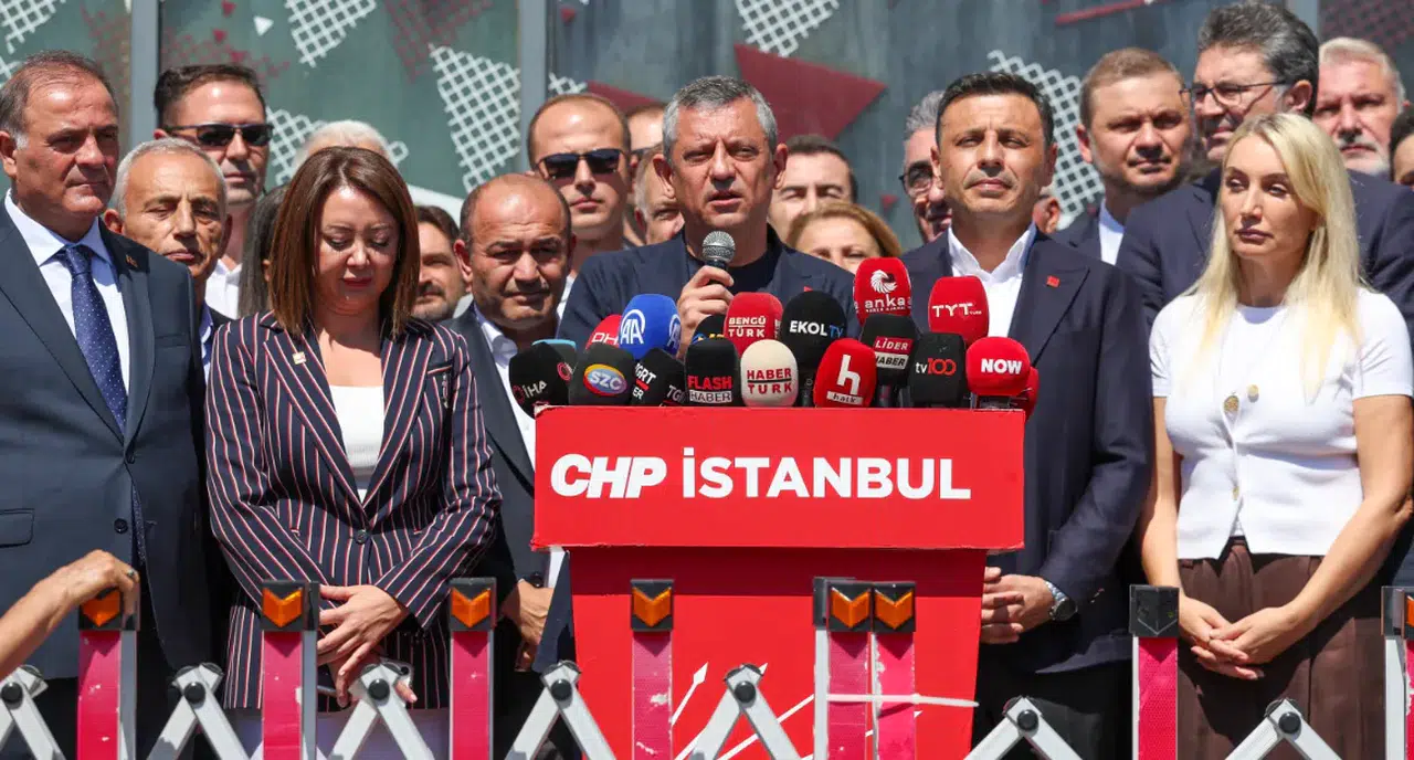 CHP Genel Başkanı Özgür Özel: Vekilim, adaşım, yoldaşınız Özgür Çelik'tir, görevinin başındadır
