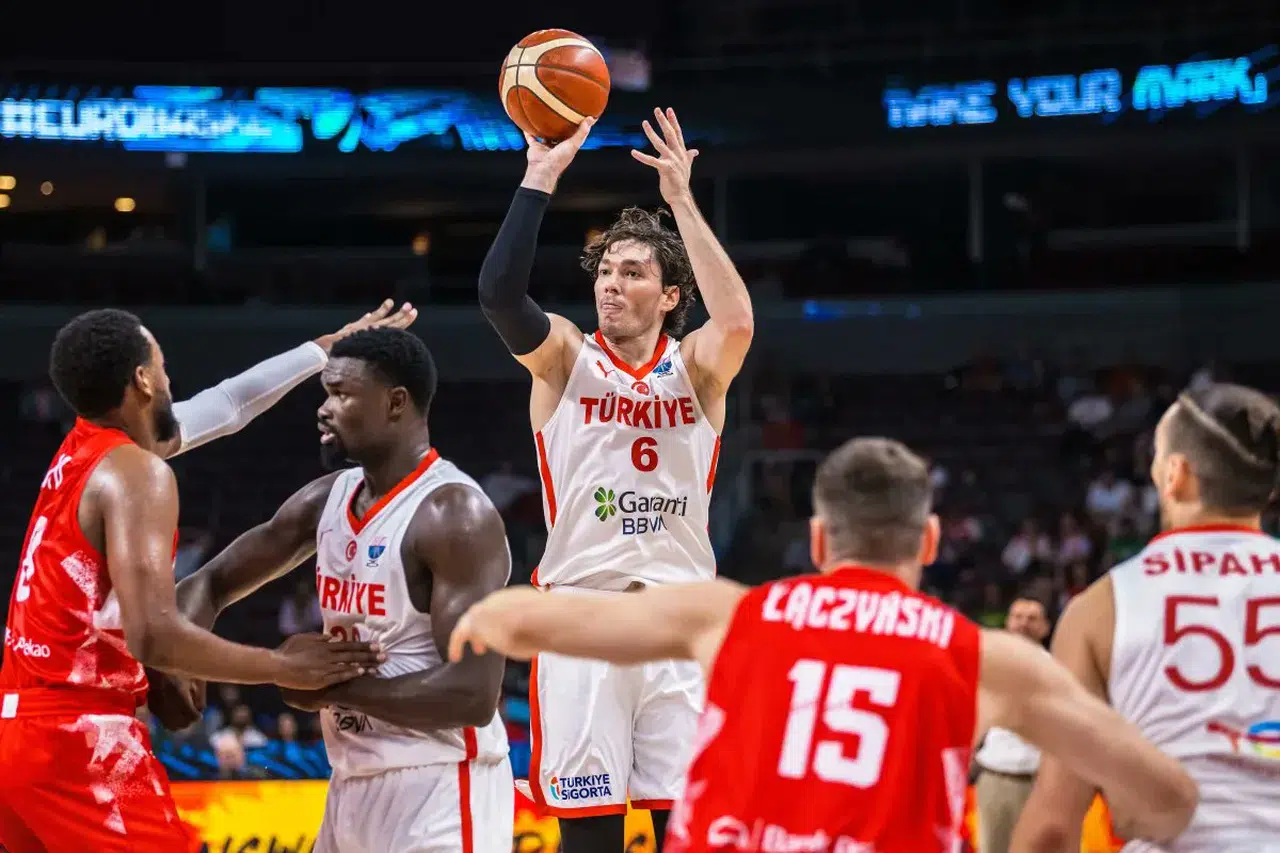 Büyük Gurur: Polonya'yı 91-77 yenen 12 Dev Adam Yarı Finalde