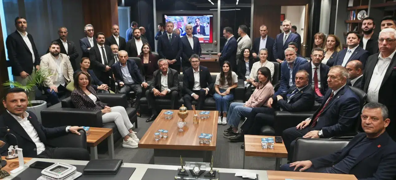 CHP'den İstanbul'daki görevden almalara karşı ortak basın toplantısı! 81 il başkanı İstanbul'a toplanıyor