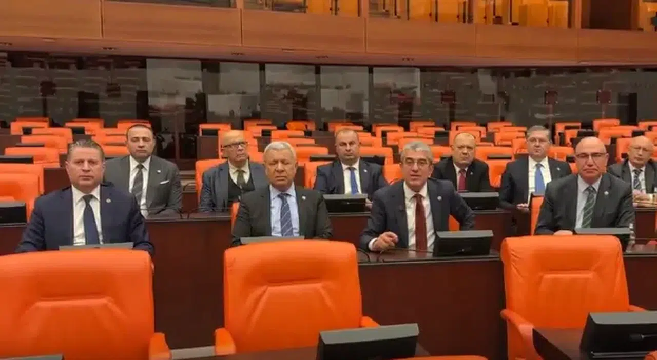 CHP, emekliler için Meclis'te nöbete başladı; asgari ücret 39 bin lira talep ediliyor!