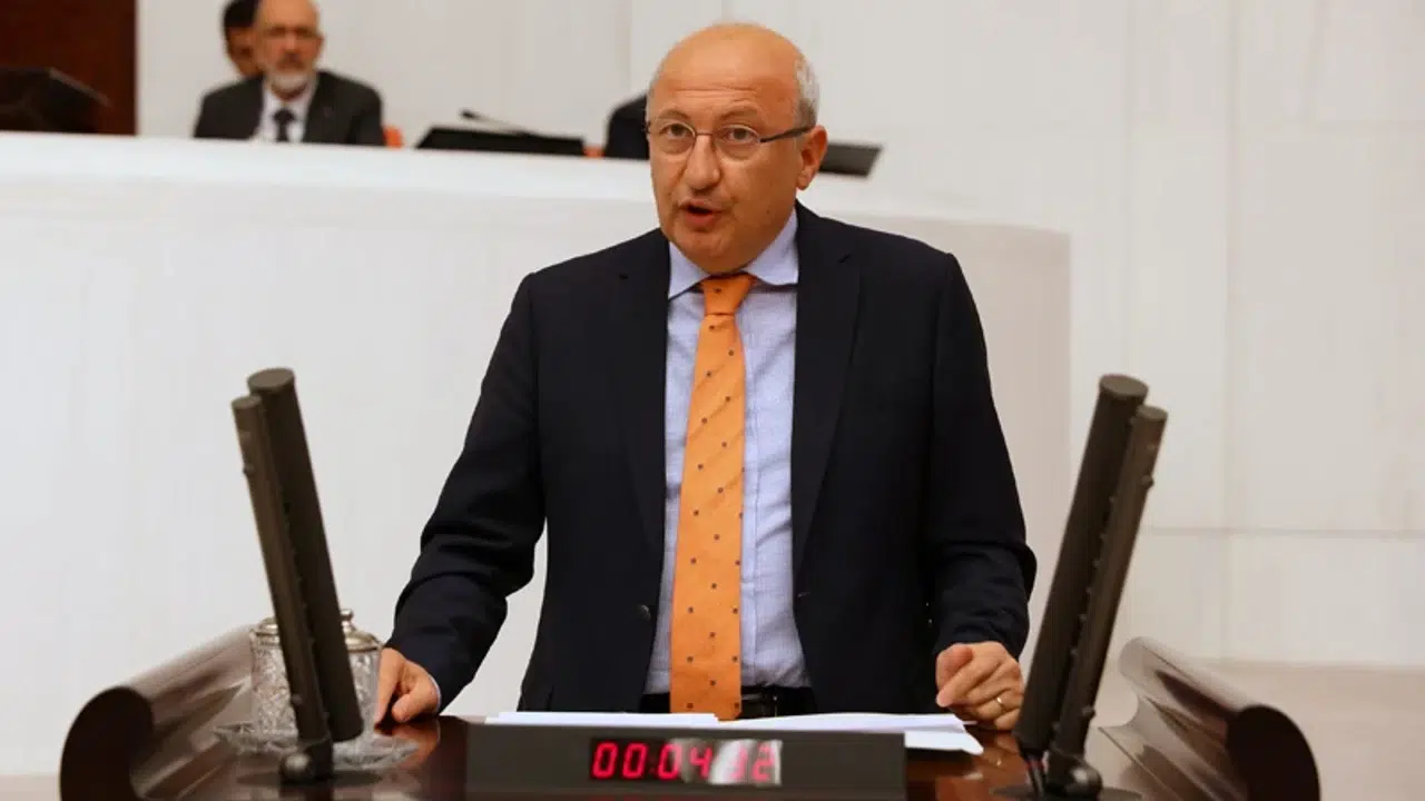 CHP'li Çakırözer Meclis'te Bakan Fakıbaba'ya tarım alanlarının korunması çağrısında bulundu