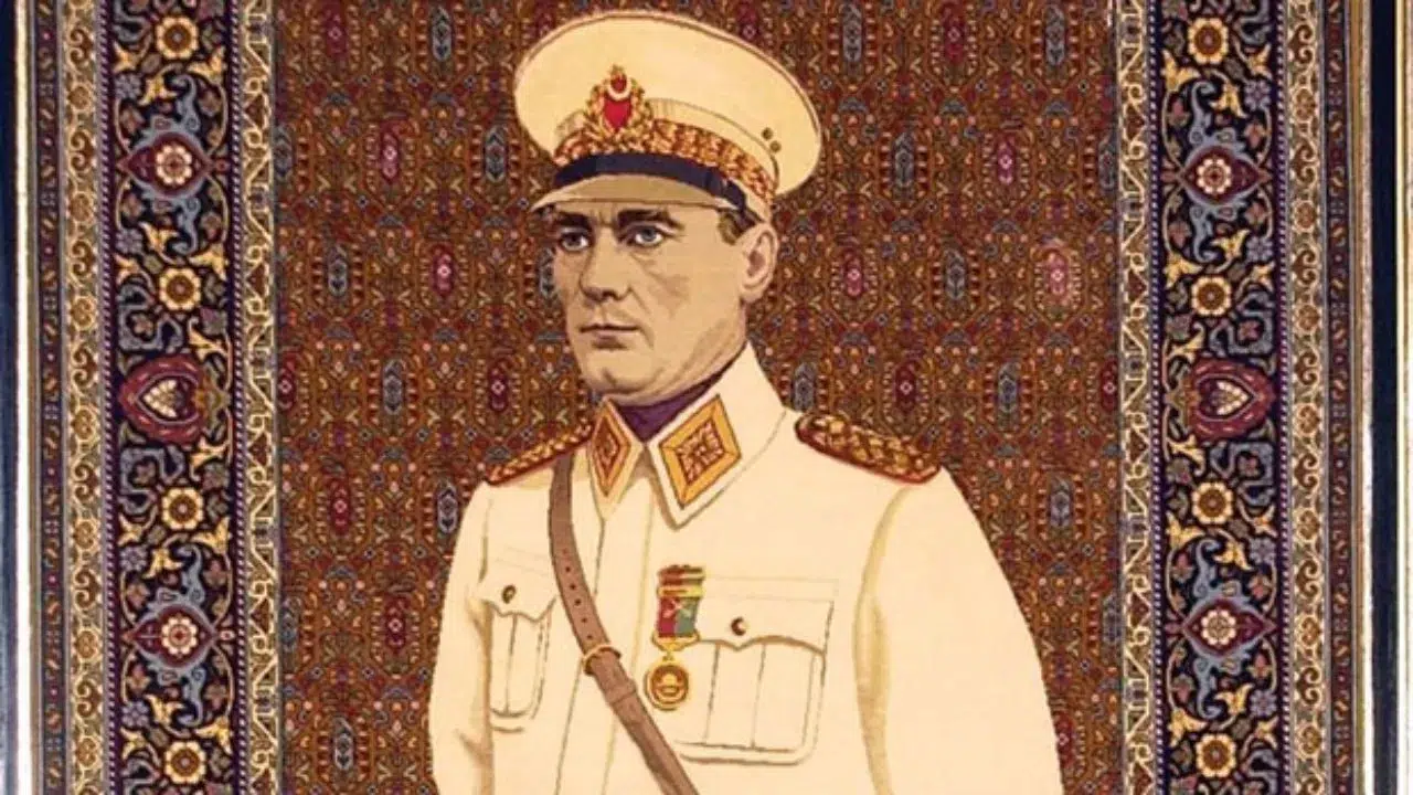 Atatürk'ün Maraşel Kıyafetli Tablosu Meclis'ten Kaldırıldı