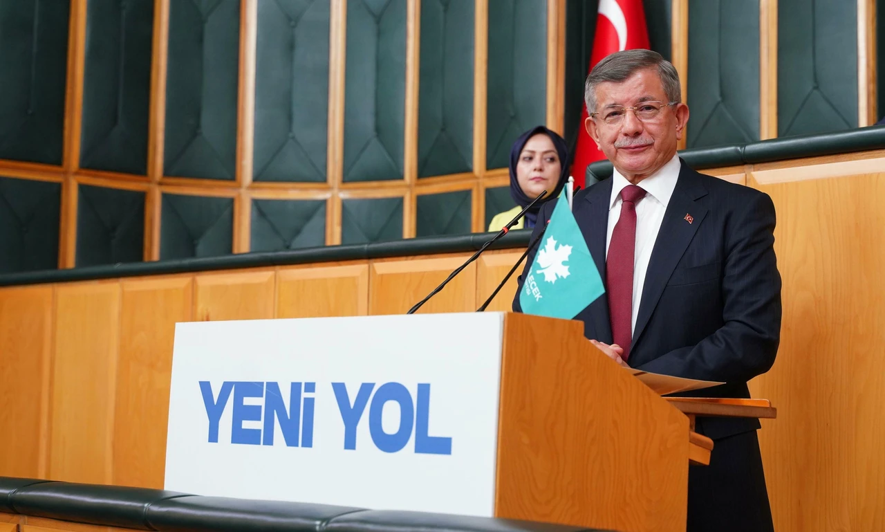 Davutoğlu’ndan Sert Sözler: “Kıbrıs’taki Batak, Devletin Aynadaki Aksidir”